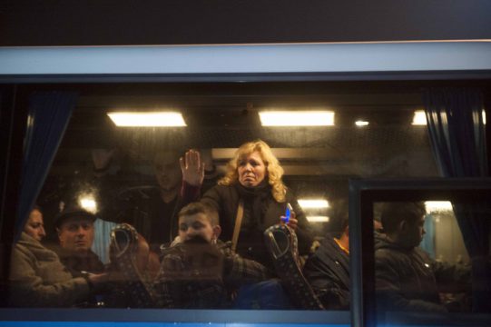 Täglich sind ganze Buskolonnen aus dem Kosovo Richtung Europäischer Union unterwegs (Bild: 5.2.)