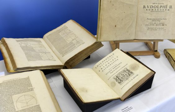 Einige der gestohlenen Werke wurden am Freitag auf einer Pressekonferenz präsentiert