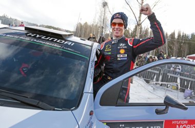 Thierry Neuville fährt bei der Rallye Schweden auf Rang zwei