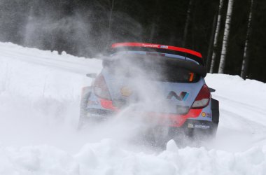 Thierry Neuville/Nicolas Gilsoul (Hyundai i20 WRC) fahren bei der Rallye Schweden auf Rang zwei