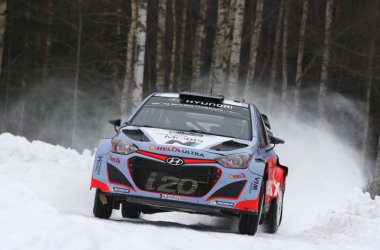 Thierry Neuville/Nicolas Gilsoul (Hyundai i20 WRC) fahren bei der Rallye Schweden auf Rang zwei