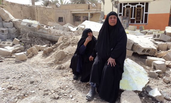 Irakische Frauen in Al-Mansuriya (14.2.): Dort wo einst ihr Haus stand, sind nun nur noch Trümmer vorzufinden