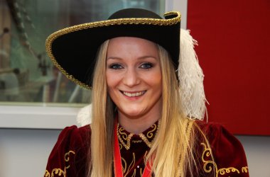 Prinz Alexander I. von St. Vith mit seinen Pagen Saskia und Ingrid beim BRF