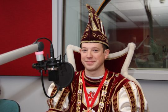 Prinz Alexander I. von St. Vith mit seinen Pagen Saskia und Ingrid beim BRF