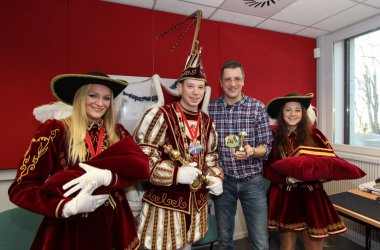 Prinz Alexander I. von St. Vith mit seinen Pagen Saskia und Ingrid beim BRF