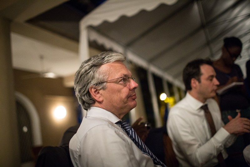 Didier Reynders und Alexander De Croo in der belgischen Botschaft in Kinshasa