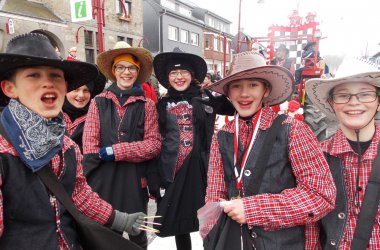 Rosenmontagszug in Büllingen 2015