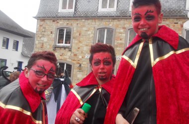 Rosenmontagszug in Büllingen 2015