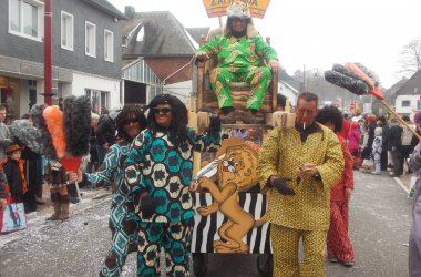 Rosenmontagszug in Büllingen 2015