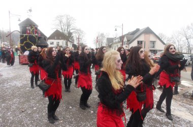 Rosenmontagszug in Büllingen 2015