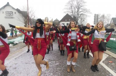 Rosenmontagszug in Büllingen 2015