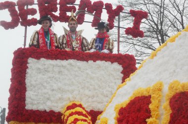 Rosenmontagszug in Büllingen 2015
