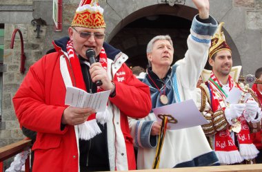 Rosenmontagszug in Büllingen 2015