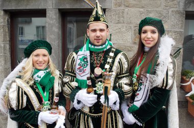 Rosenmontagszug in Büllingen 2015 - Prinz Christoph II. von Mürringen und seine Pagen Kristina und Elena