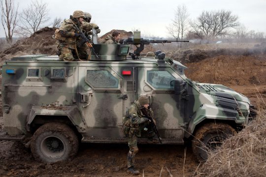 Übung des ukrainischen Militärs in der Nähe von Mariupol (6.2.)