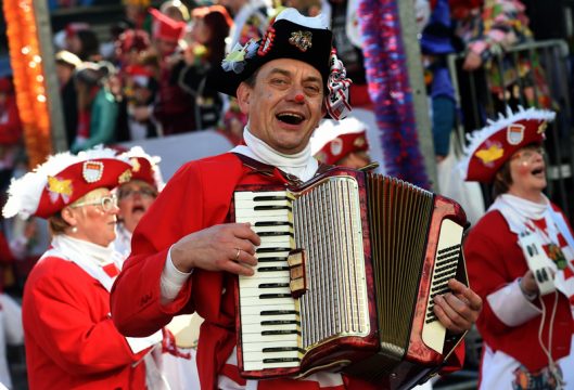 Wir lassen uns das Feiern nicht verbieten: Umzug in Köln am Sonntag
