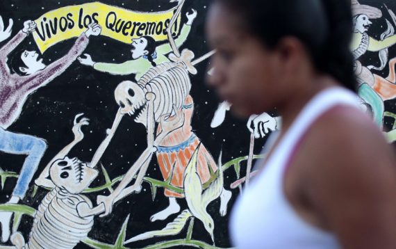 "Wir wollen sie lebend": Wandmalerei für die verschwundenen Studenten (Chilpancingo, Guerrero, Mexiko, 30.01.)