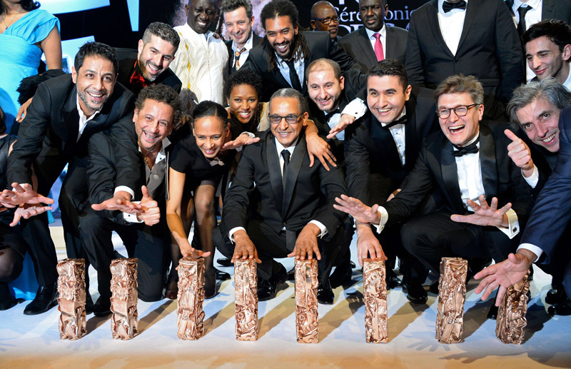 Der mauretanische Regisseur Abderrahmane Sissako (M.) und die Crew von "Timbuktu" mit den gewonnenen Césars
