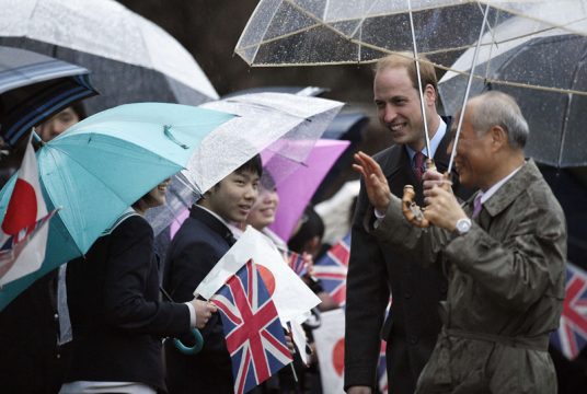 Prinz William auf Besuch in Japan: Gouverneur Yoichi Masuzoe führt ihn durch Tokio