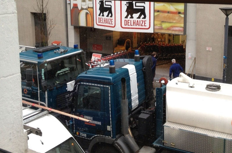 Säureattentat auf Reinigungskraft in Delhaize Antwerpen (20.2.)