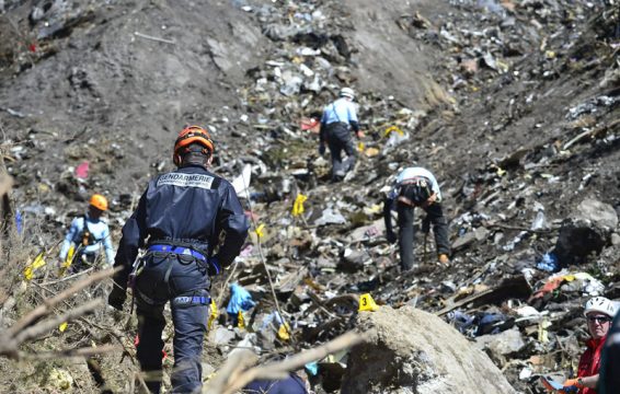 Die Bergungsarbeiten nach dem Germanwings-Absturz dauern an (Bild vom 26.3.)