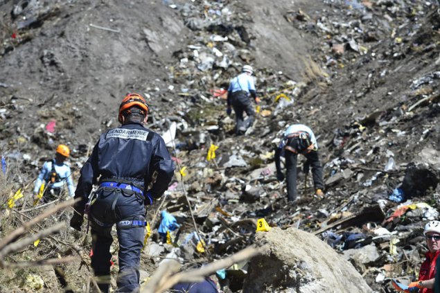 Die Bergungsarbeiten nach dem Germanwings-Absturz dauern an (Bild vom 26.3.)