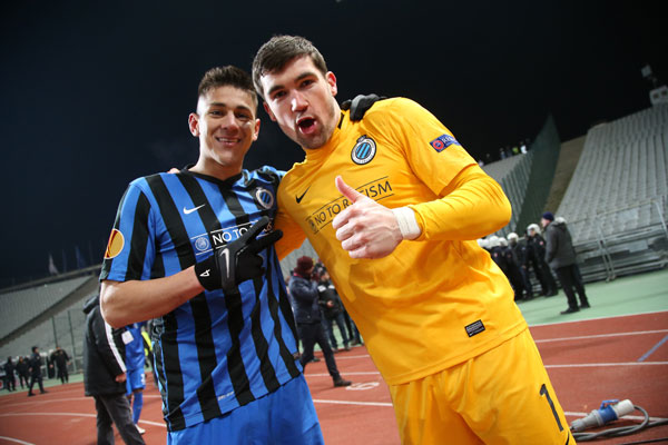 Oscar Duarte (l.) und Torhüter Mathew Ryan