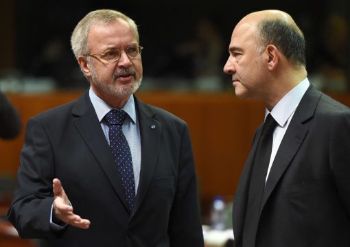 EIB-Präsident Werner Hoyer mit EU-Währungskommissar Pierre Moscovici in Brüssel