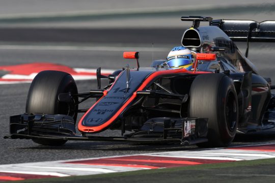 Fernando Alonso bei Testfahrten in Barcelona (20.2.)