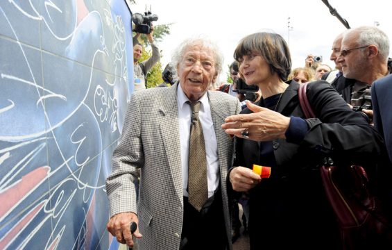 Hans Erni weiht zwei seiner Werke für die Vereinten Nationen in Genf ein (Juni 2009)