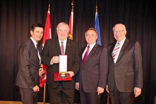Karl-Heinz Lambertz (2vl) erhielt höchste Auszeichnung des Burgenlandes