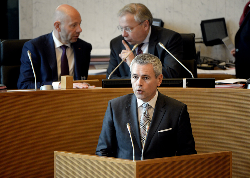 Haushaltsminister Christophe Lacroix im Wallonischen Parlament in Namur (11.3.)