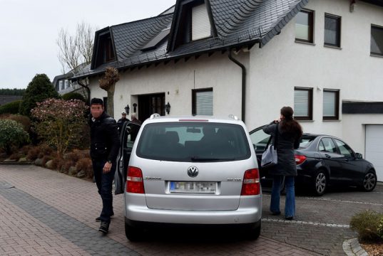 Ermittler vor dem Elternhaus von Andreas Lubitz in Montabaur