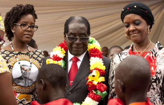 Simbabwes Präsident Robert Mugabe lässt sich feiern
