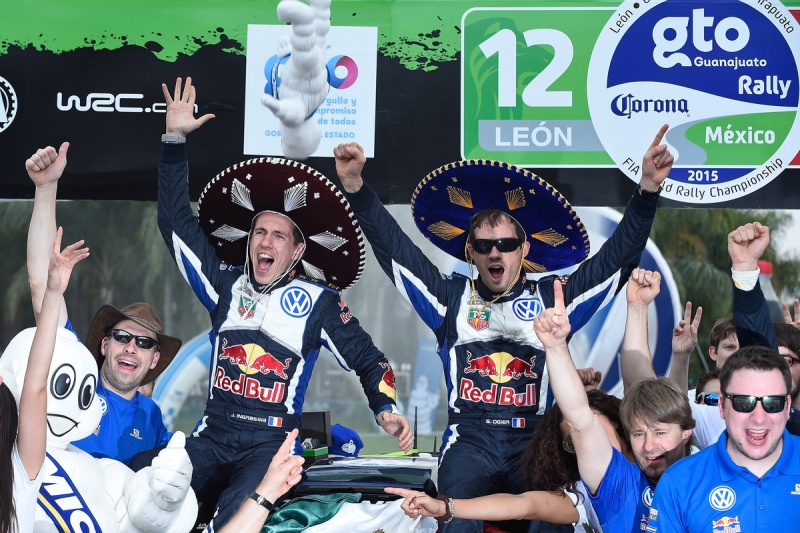 Sébastien Ogier (r.) und Beifahrer Julien Ingrassia gewinnen die Rallye Mexiko 2015