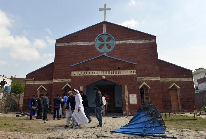 Mindestens 17 Menschen sind bei den Anschlägen ums Leben gekommen (Kirche in Lahore)