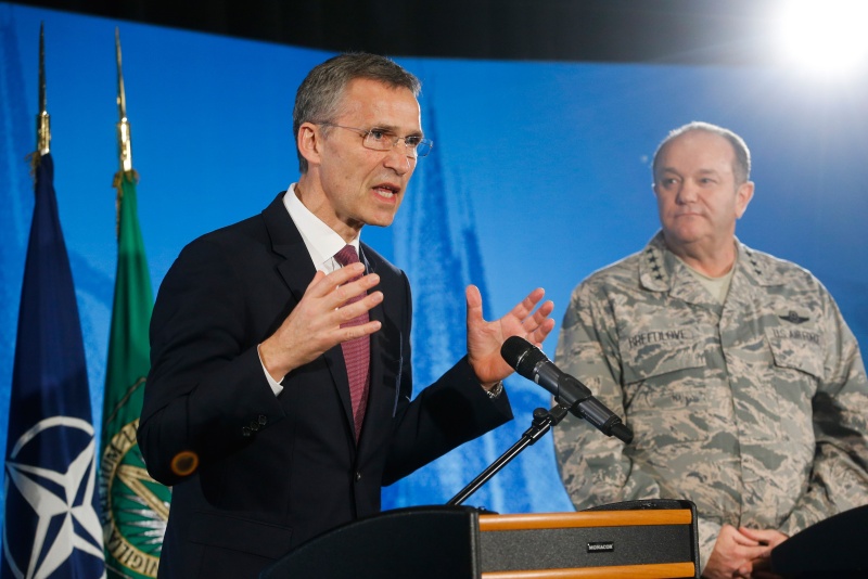 Nato-Generalsekretär Jens Stoltenberg und Oberbefehlshaber Philip Breedlove in Mons