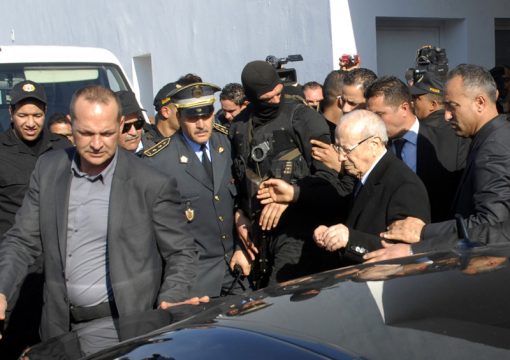 Tunesiens Präsident Essebsi besucht Opfer des Anschlags im Krankenhaus