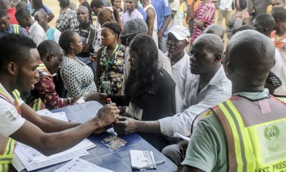 Nigeria: Wähler in Port Harcourt lassen sich registrieren