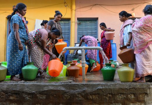 Bangalore, Indien: Anstehen für Trinkwasser