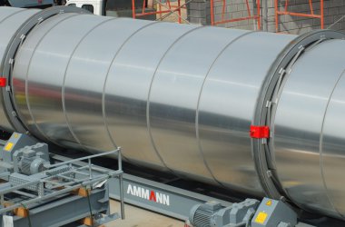 Aufbau der Asphaltmischanlage von Enrobest auf Kaiserbaracke begonnen