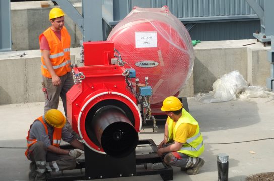 Aufbau der Asphaltmischanlage von Enrobest auf Kaiserbaracke begonnen