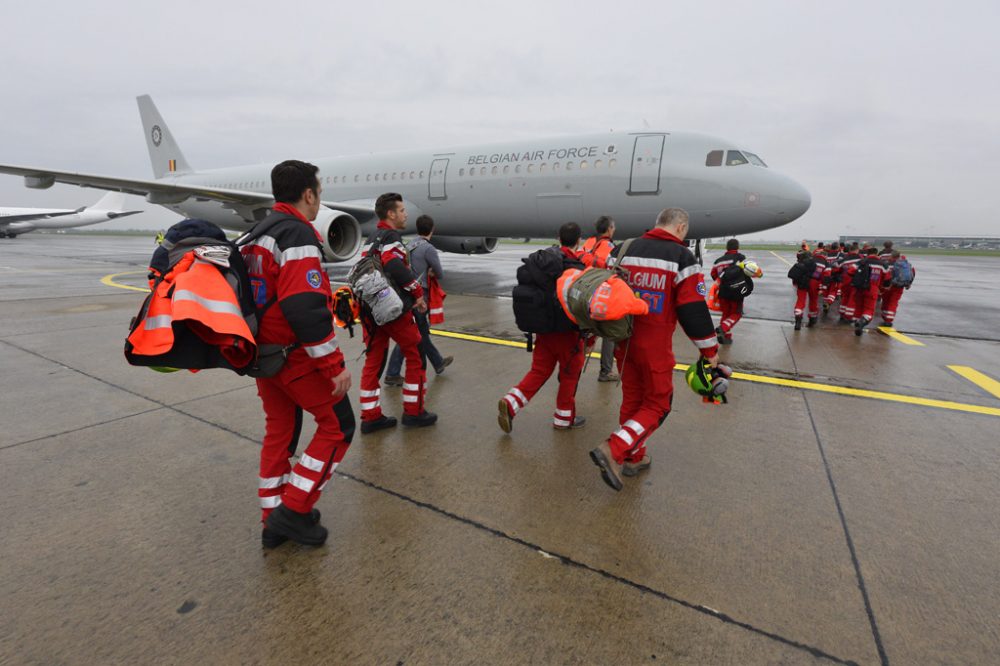 B-Fast-Team beim Start auf dem Militärflughafen Melsbroek