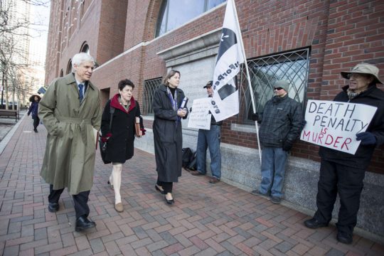 Verteidiger des Bombenlegers Dschochar Zarnajew (l.)