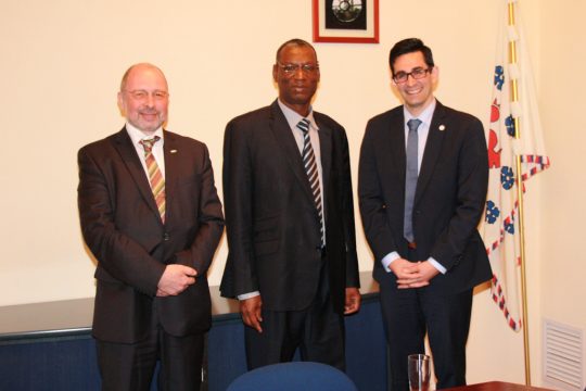 CSC-Bezirkssekretär Bernd Despineux, CLTM-Vertreter Dr. Med. Moctar M'Khaitir, Minister Antonios Antoniadis