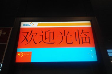 Chinesen am Flughafen Bierset