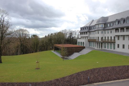 Im Park am Parlament ist Platz für die Wohncontainer, sagt Sozialminister Antoniadis