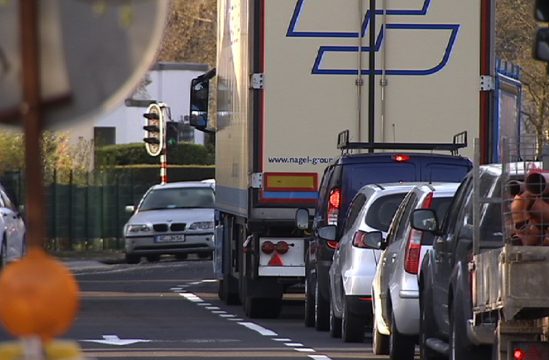 Stau in der Friedensstraße wegen der Bauarbeiten an der Herbesthaler Straße