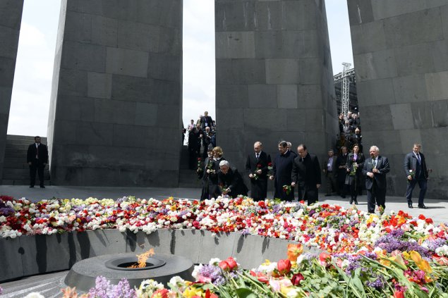 Putin Und Hollande Gedenken Der Genozid Opfer In Armenien