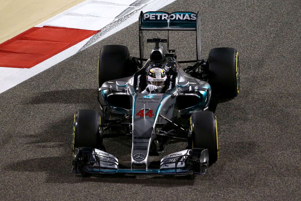 Lewis Hamilton sichert sich in Bahrain die Pole Position